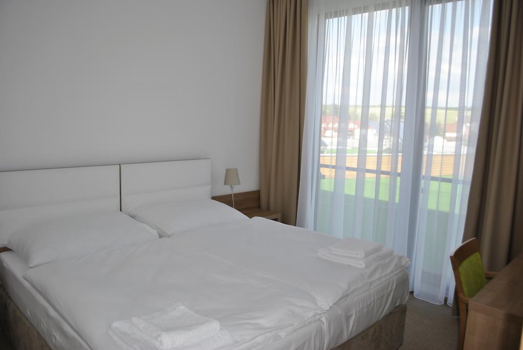 Hotel Golf Jezera Ostrozska Nova Ves Exterior photo