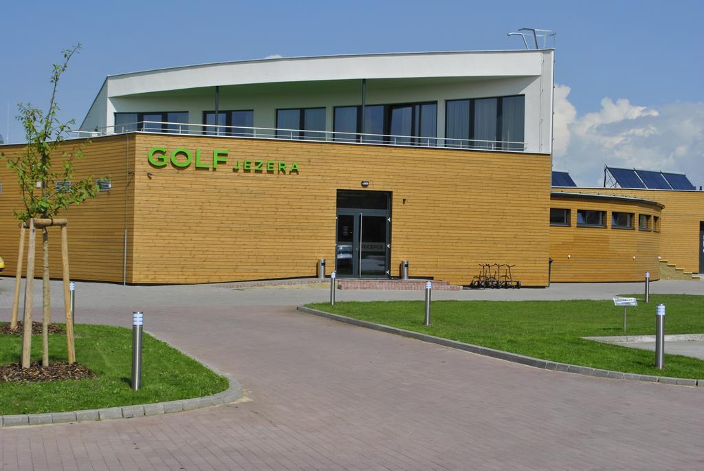 Hotel Golf Jezera Ostrozska Nova Ves Exterior photo